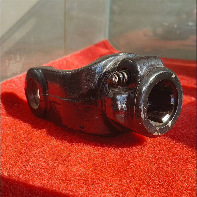 OEM High Quality Splined Yoke 01-Push Pin 6.0501B for Cardan Cross 30.2*92 for PTO Driveshaft Agricultural Machine Part