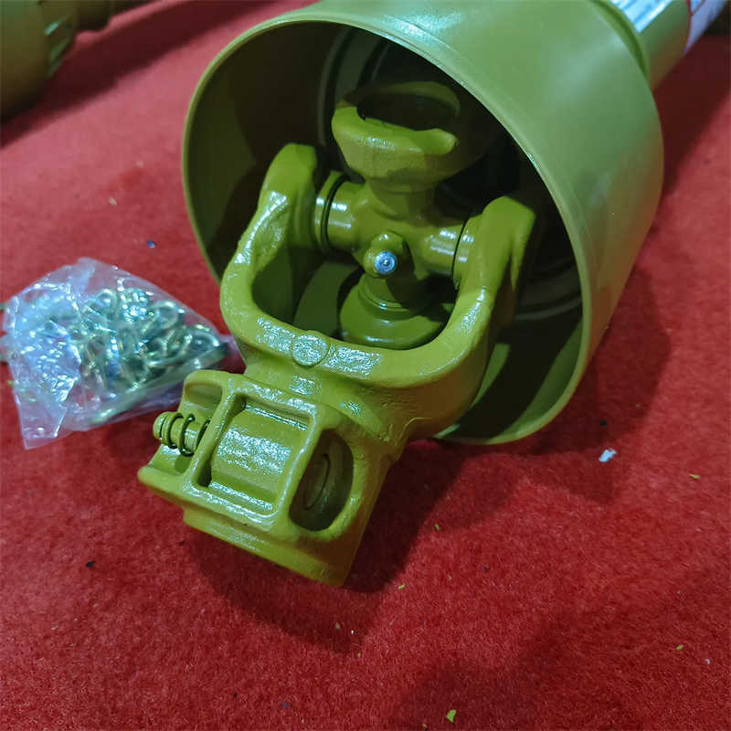 Factory Price Yellow Straight Drive Shaft T4-700-05B-4FFV1-YIIP Tractor Attachments and Implements PTO Shaft Spline Yoke Z6